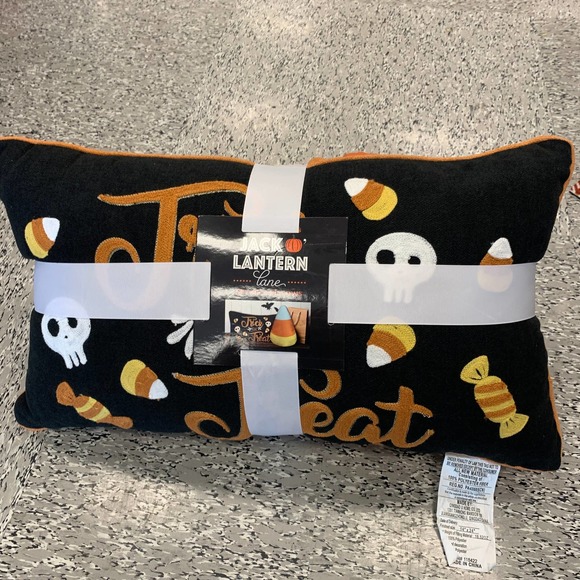 Jack O Lantern Halloween Trick or Treat Candy Corn Home Accent Throw Pillow Set - Picture 3 of 13